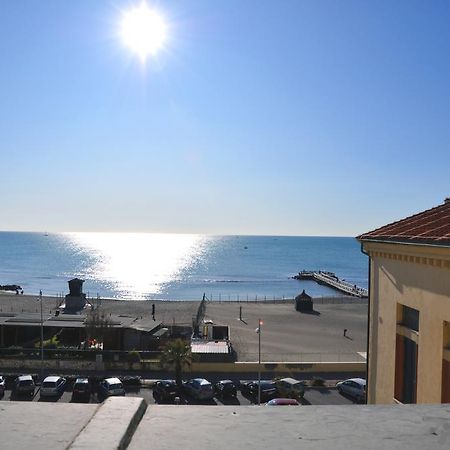 Litus Roma Hostel Lido di Ostia Exteriör bild View of the sea from the town hall