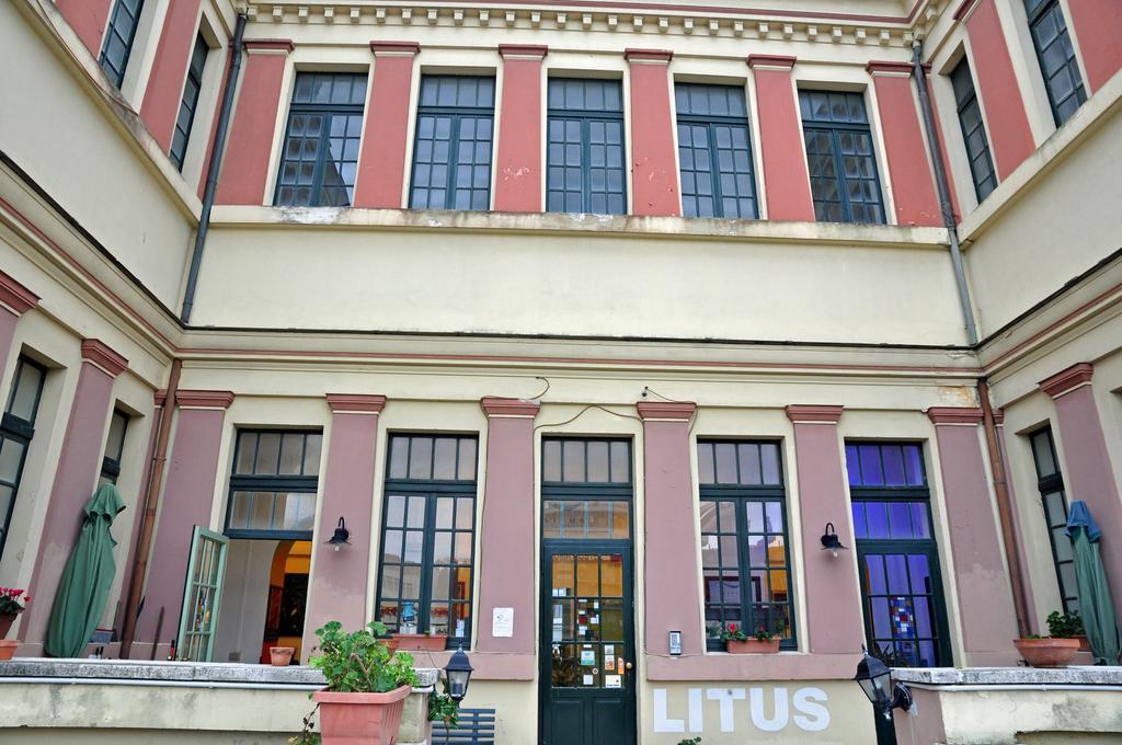 Litus Roma Hostel Lido di Ostia Exteriör bild The museum's entrance