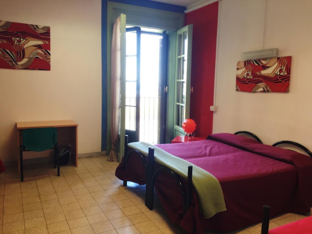 Litus Roma Hostel Lido di Ostia Exteriör bild A typical room at the hostel
