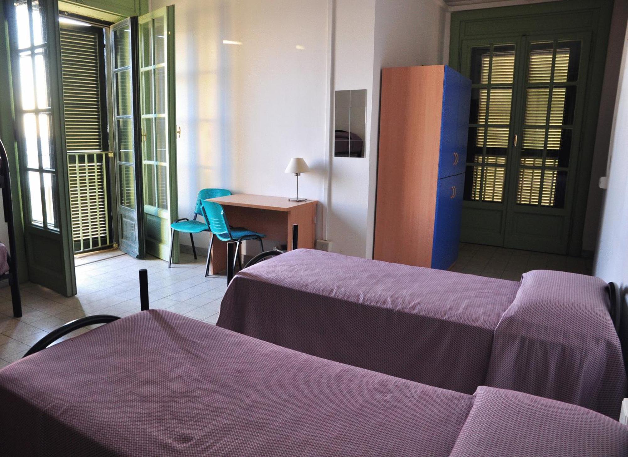 Litus Roma Hostel Lido di Ostia Exteriör bild A typical bedroom in a residence hall