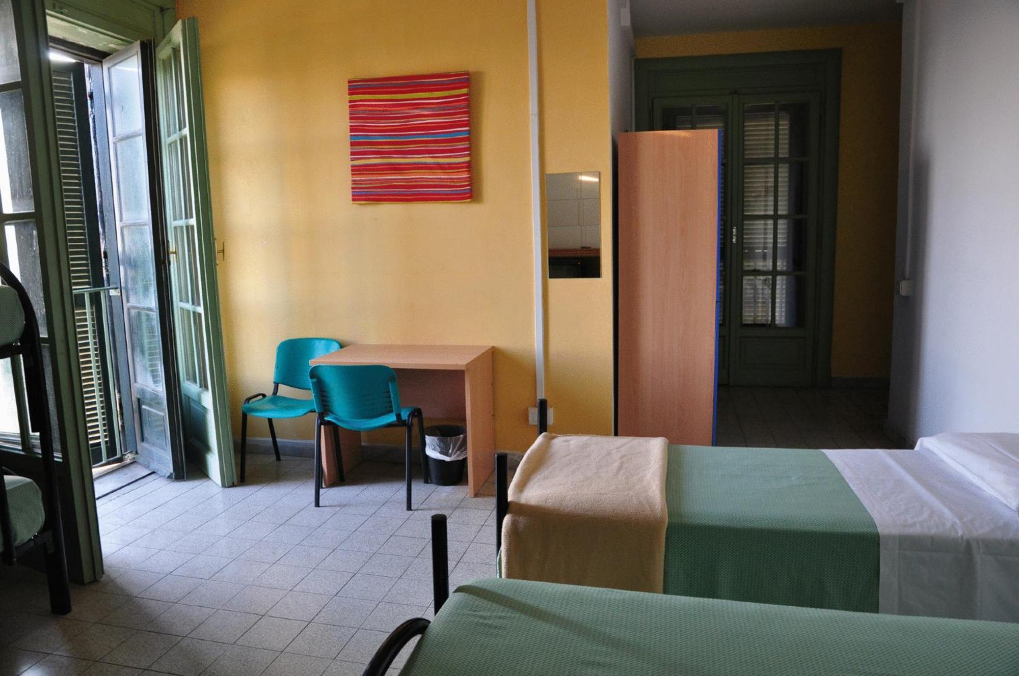 Litus Roma Hostel Lido di Ostia Exteriör bild A typical room at the hostel