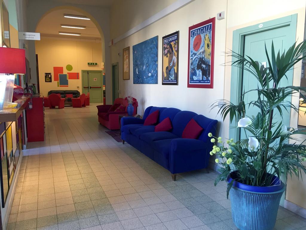 Litus Roma Hostel Lido di Ostia Exteriör bild The library