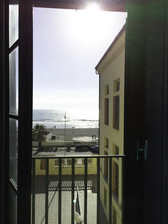 Litus Roma Hostel Lido di Ostia Exteriör bild View of the beach from the hotel