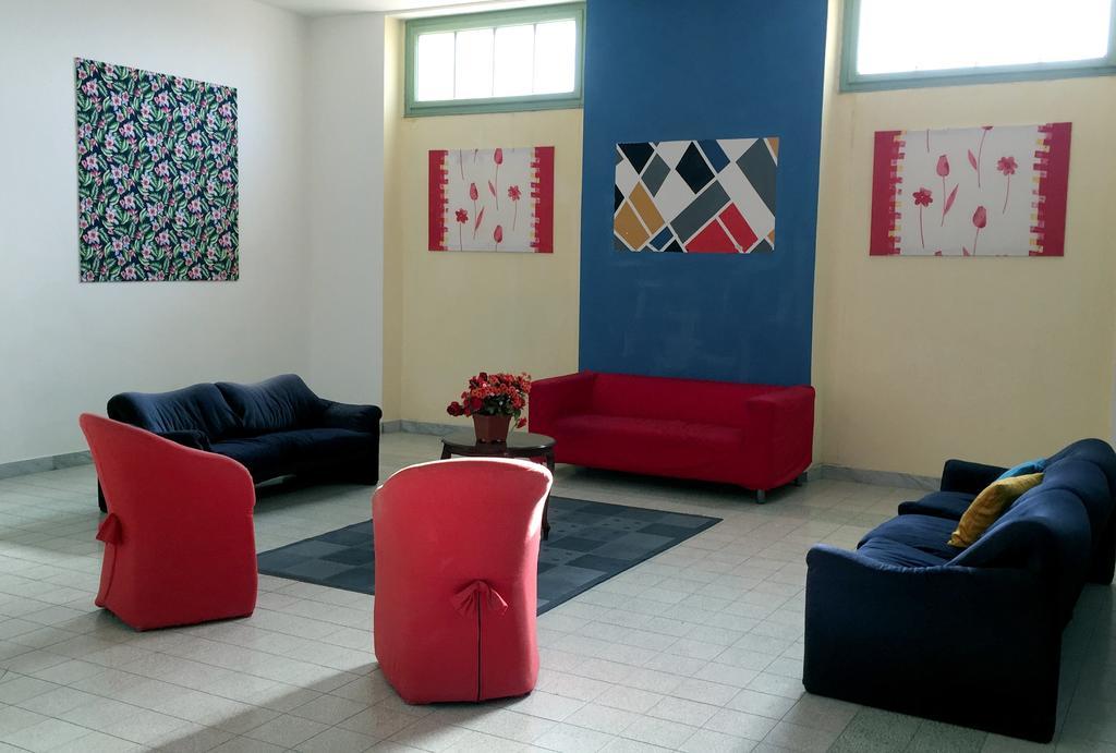 Litus Roma Hostel Lido di Ostia Exteriör bild The interior of the gallery