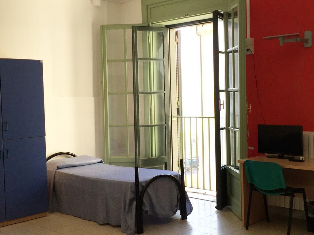 Litus Roma Hostel Lido di Ostia Exteriör bild A typical room at the university