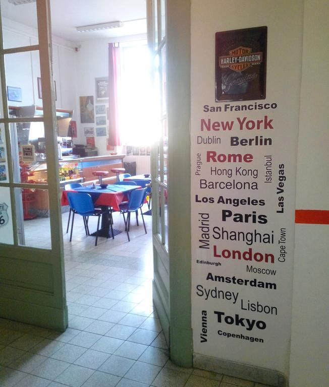 Litus Roma Hostel Lido di Ostia Exteriör bild The hostel's dining room