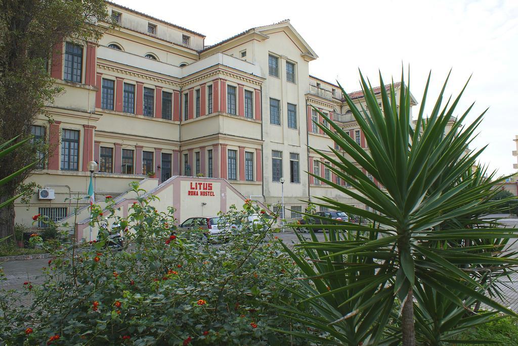 Litus Roma Hostel Lido di Ostia Exteriör bild The main building of the university