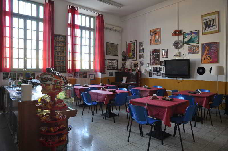 Litus Roma Hostel Lido di Ostia Exteriör bild The library