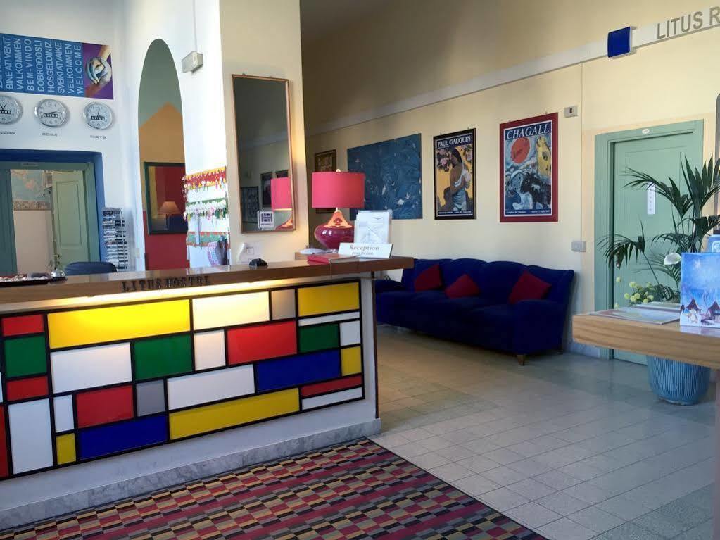 Litus Roma Hostel Lido di Ostia Exteriör bild Reception