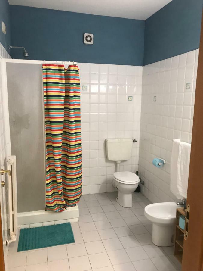 Litus Roma Hostel Lido di Ostia Exteriör bild A shower curtain